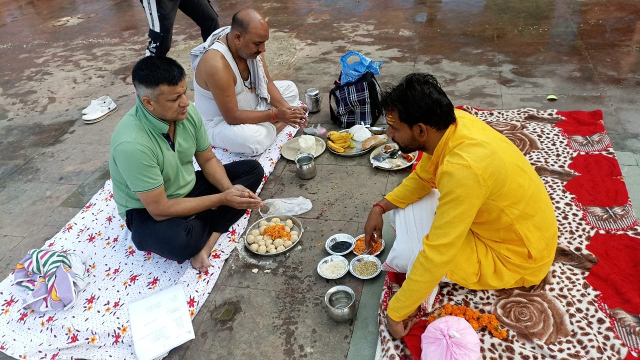 मोक्ष सेवा टीम